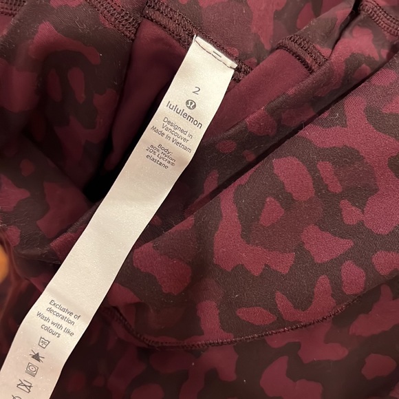 Lululemon size 2 leggings burgundy army type print - Picture 4 of 5